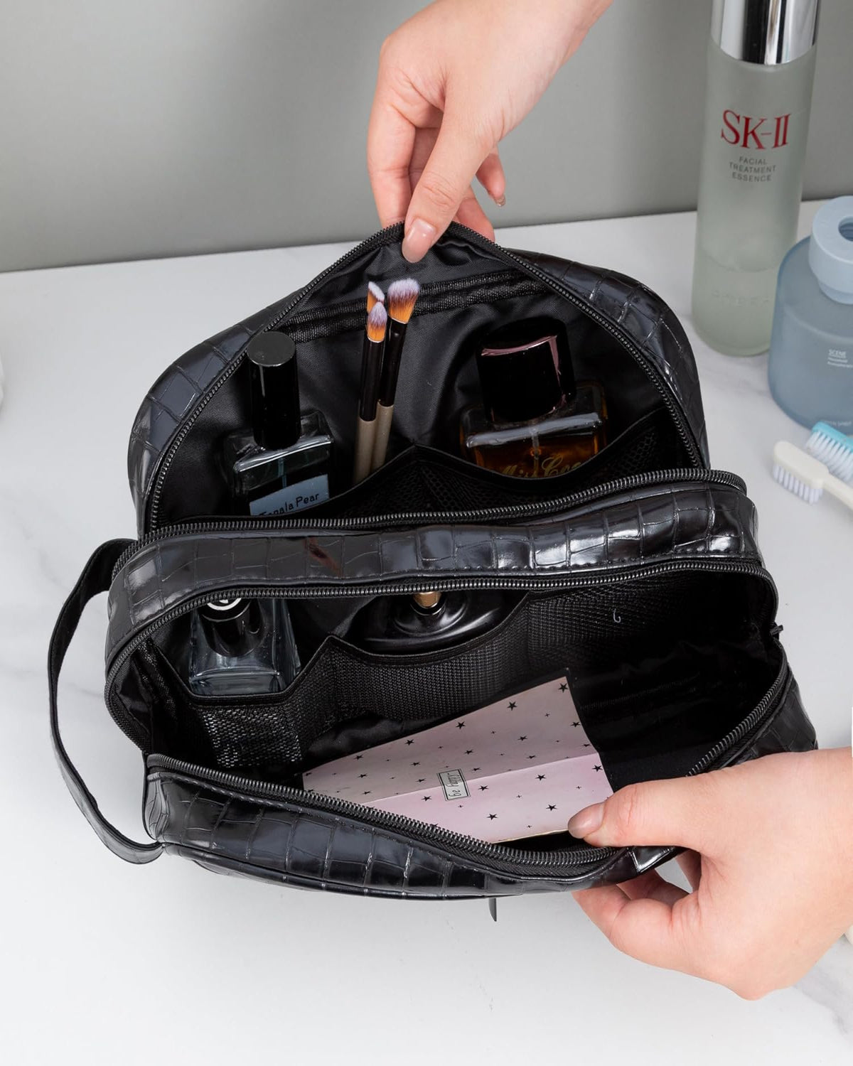 Leather Travel Toiletry Bag for Men & Women – Faux Crocodile Pattern, Waterproof PU Leather Wash Bag with Double Compartment, Compact Travel Cosmetics & Accessories Case (Black)